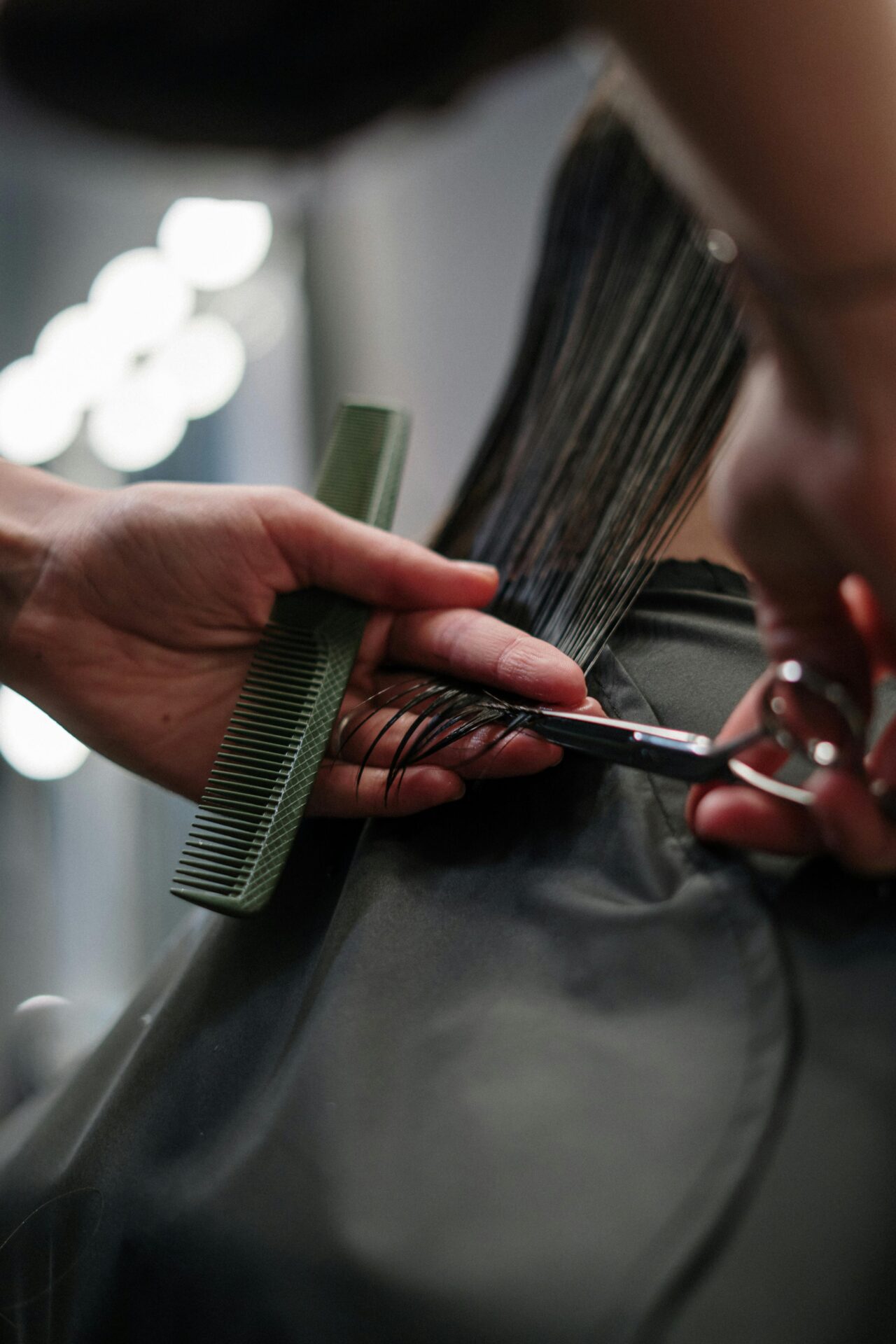 Person Holding Black Hair Comb<br />
